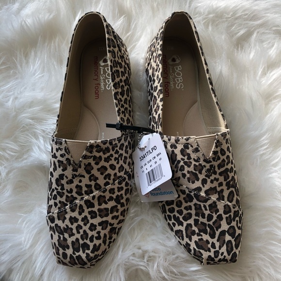 sketchers leopard flats